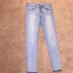 Light wash ankle skinny jegging. American Eagle